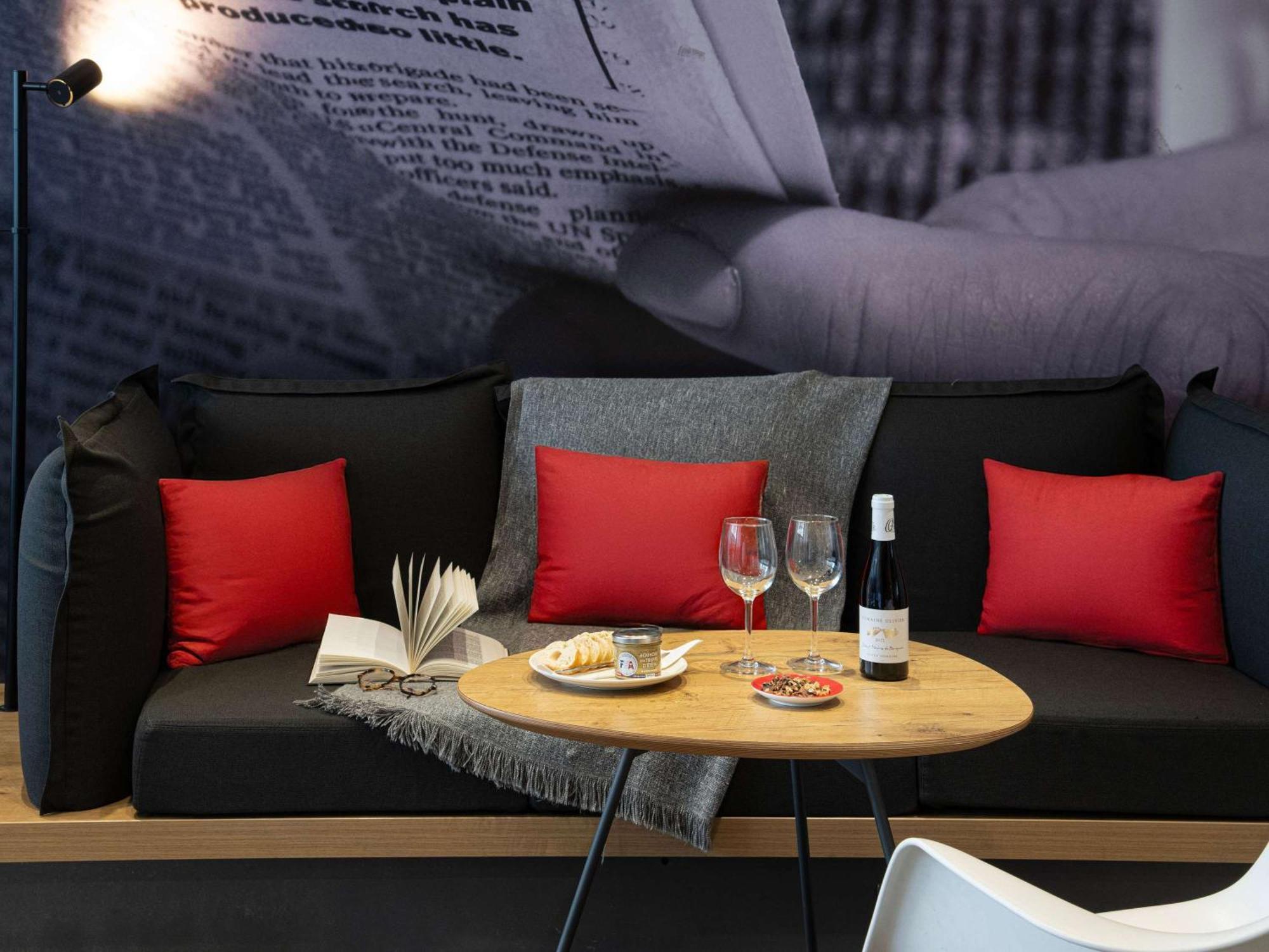 Ibis Paris Canal Saint Martin Exterior photo