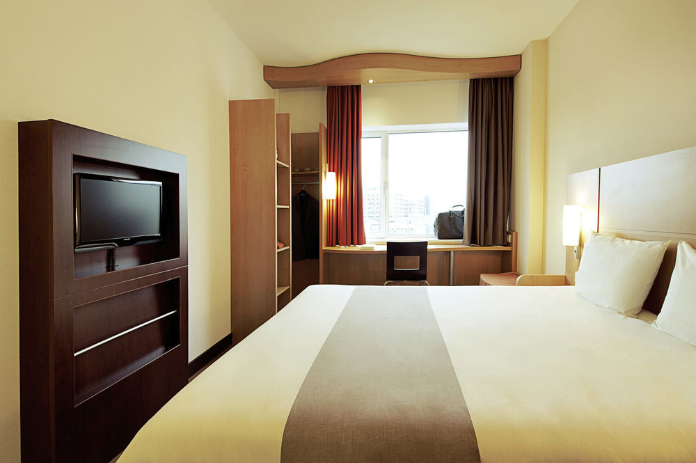 Ibis Paris Canal Saint Martin Exterior photo